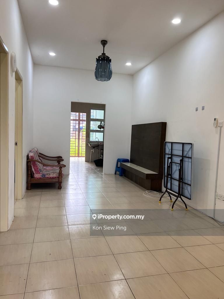 Uni Central, Kota Samarahan 1sty Terrace/Link House 3 bedrooms for