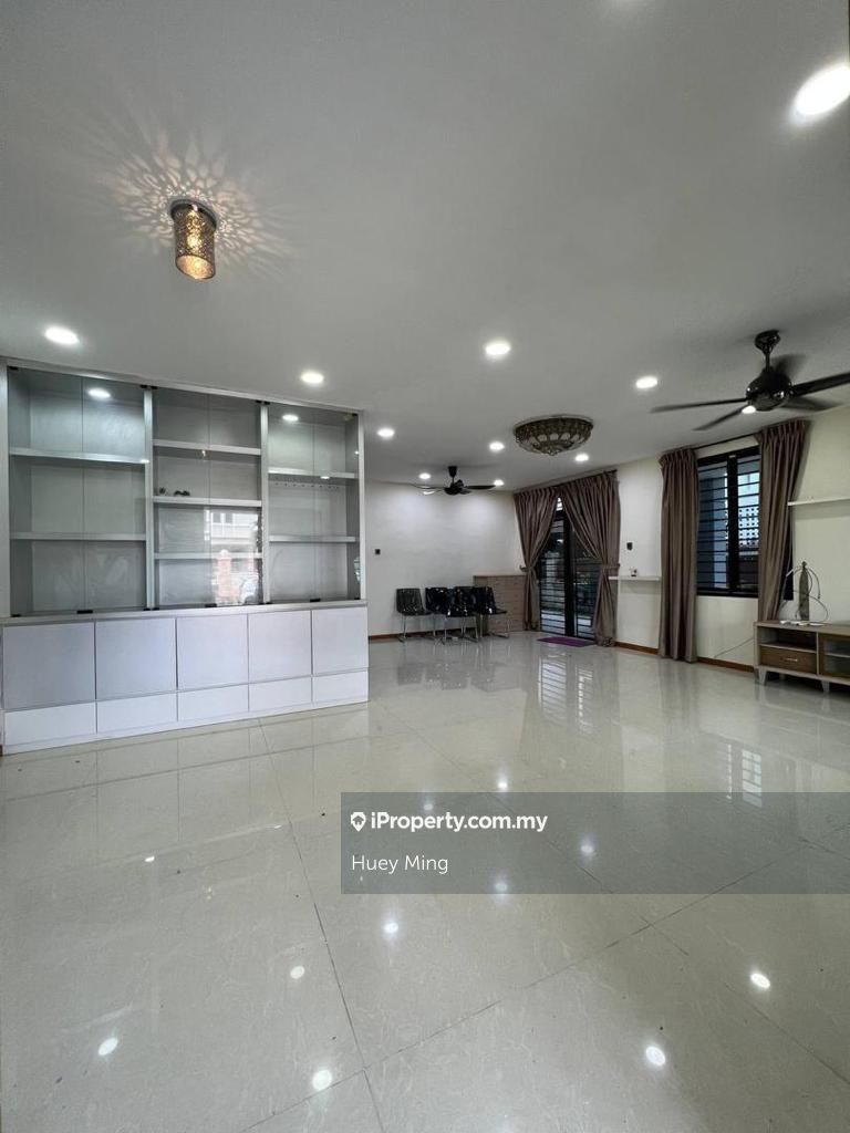 JAlan Austin Heights, Taman Mount Austin , Johor Bahru Cluster House 4 bedrooms for sale