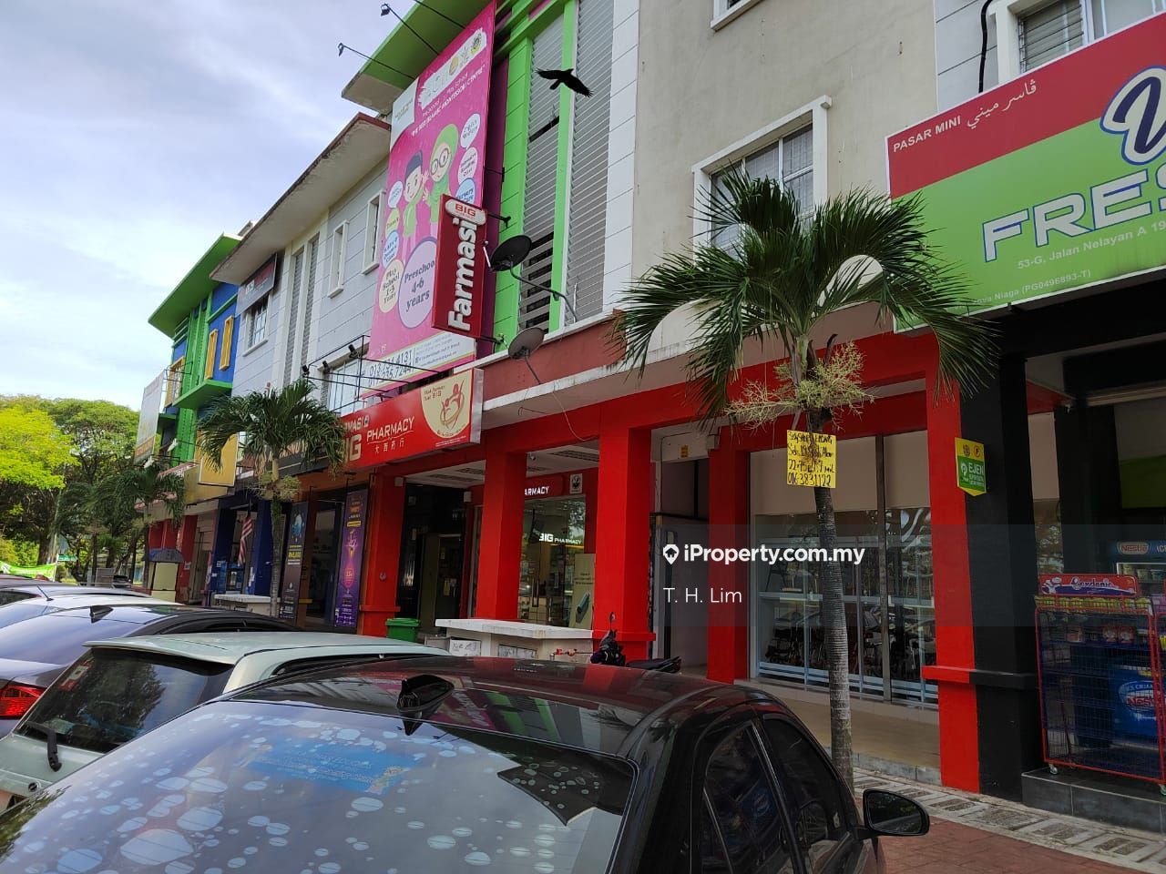 Shah Alam Sek 19 strategic area limited unit shop near klinik kesihatan