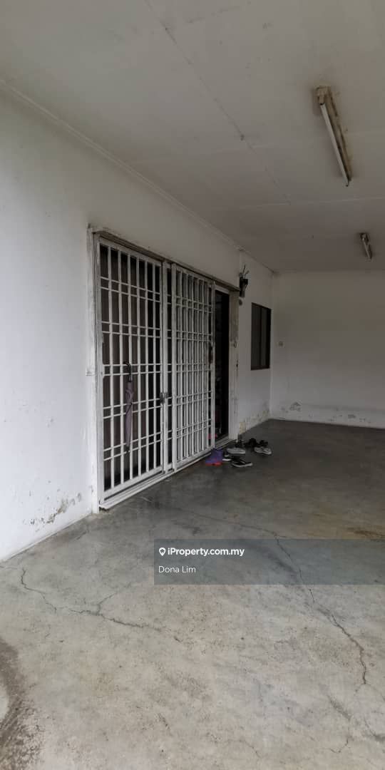 Taman Mewah, Kulai Corner lot 1sty Terrace/Link House 3 bedrooms for