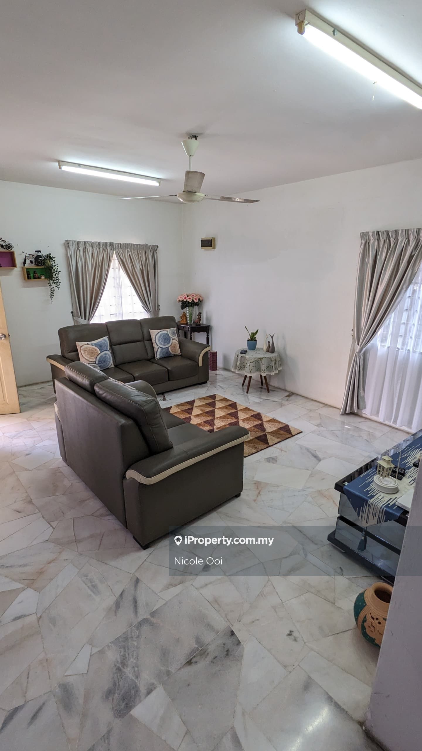 Lestari Perdana LP 2, Seri Kembangan End lot 2-sty Terrace/Link House 3 ...