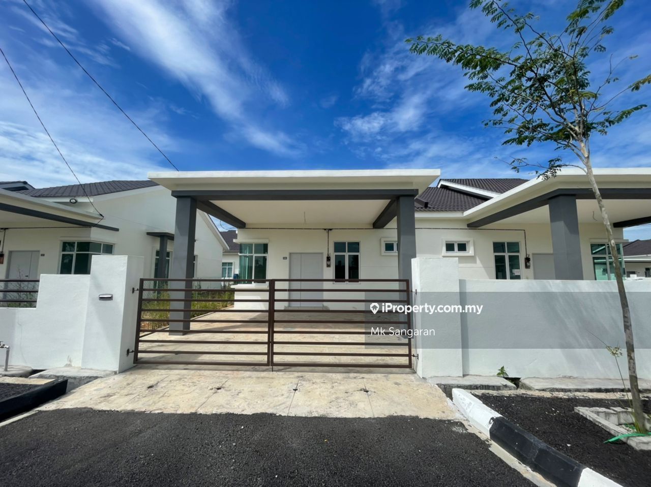 Rumah Berkembar Setingkat di Lunas, Lunas Intermediate Semidetached