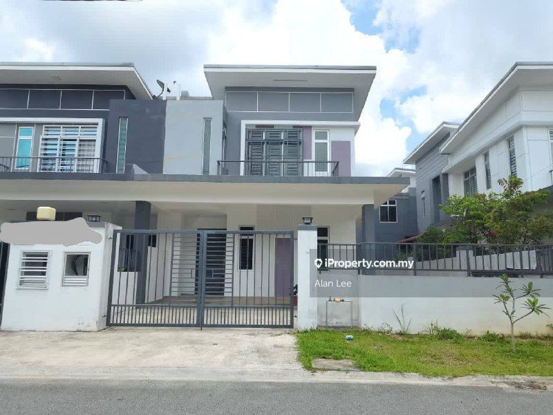 Taman Scientex Maju Kulai, Kulai Intermediate Cluster House 4 bedrooms for rent