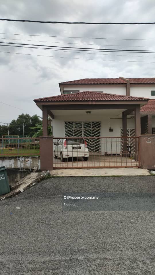Taman Bayanmas, Bukit Kayu Hitam