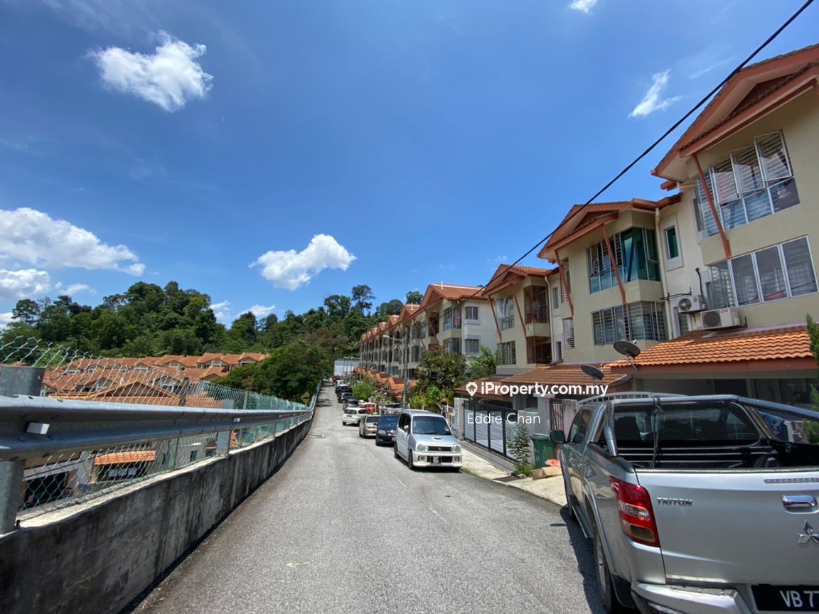 Amansiara , Selayang Intermediate Townhouse 3 bedrooms for rent