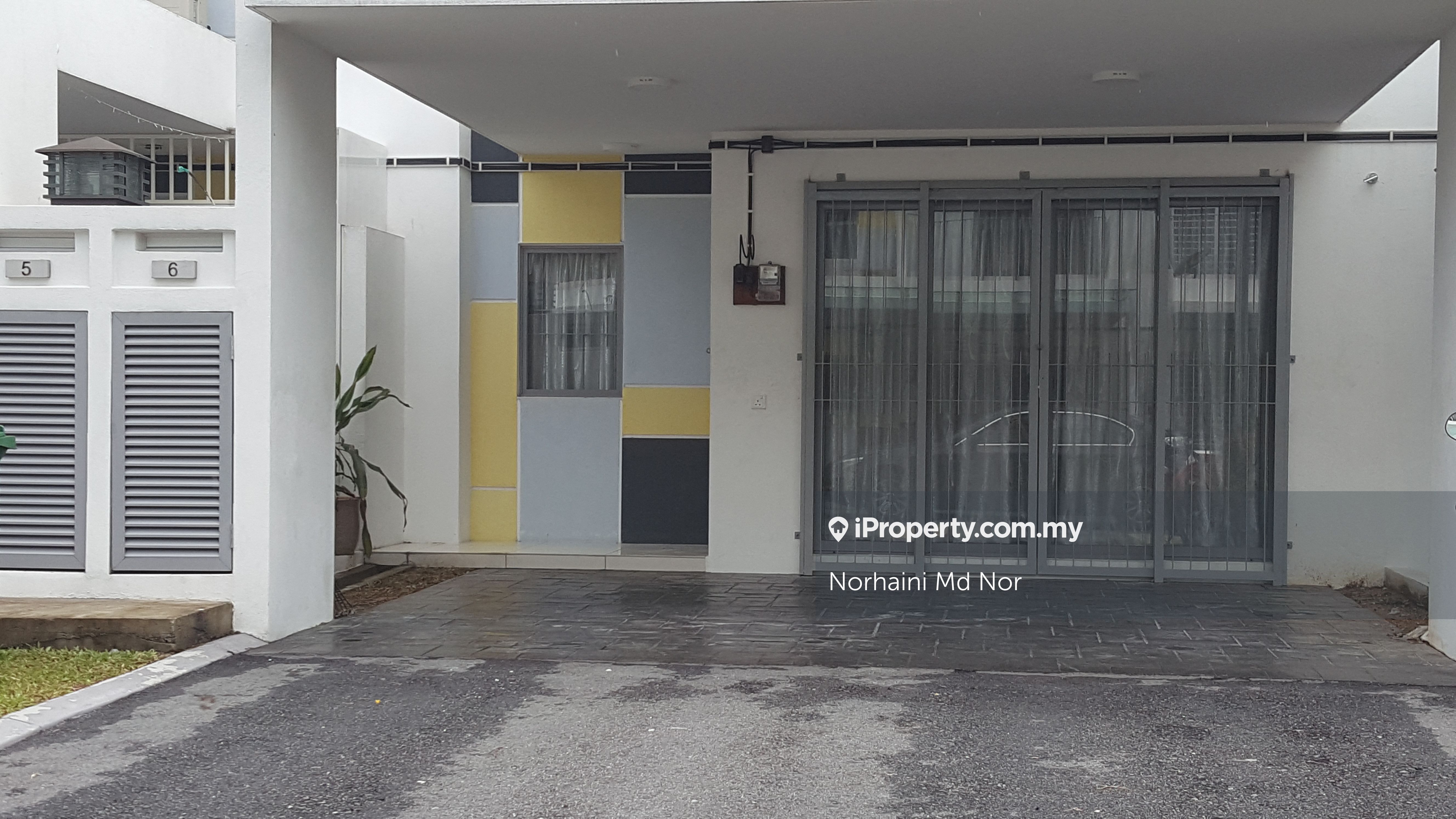 Gombak Intermediate 3sty Terrace/Link House 4+1 bedrooms for rent