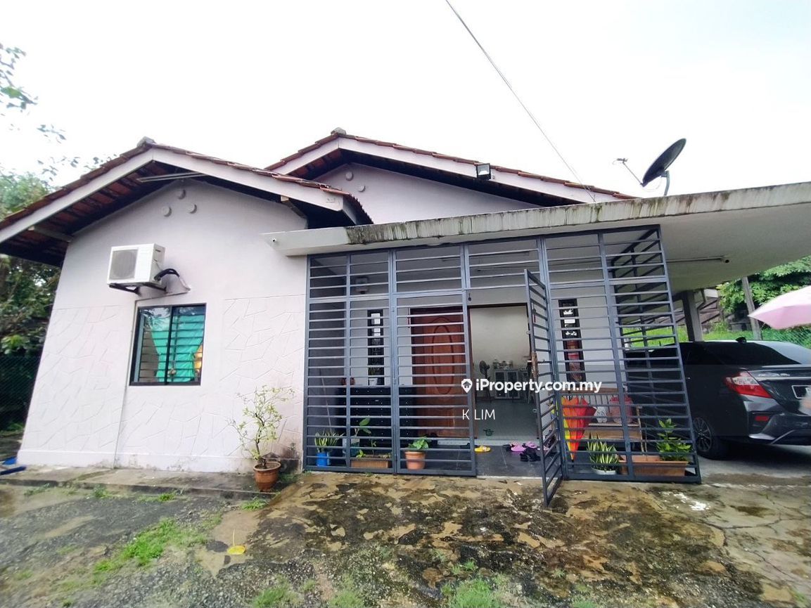 Kampung Wadi Hana, Johor Bahru Bungalow 4+1 bedrooms for sale