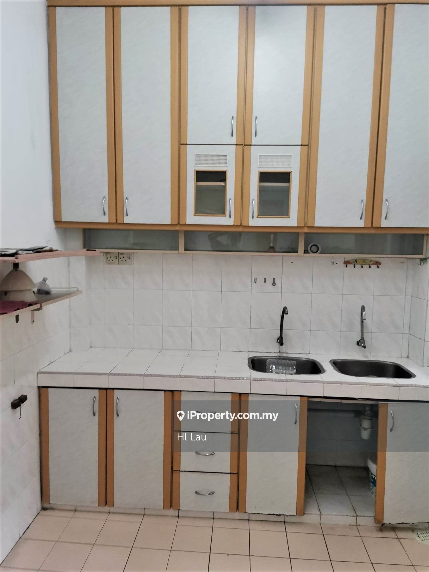 Kekwa Apartment Corner lot Apartment 3 bedrooms for sale in Puchong ...