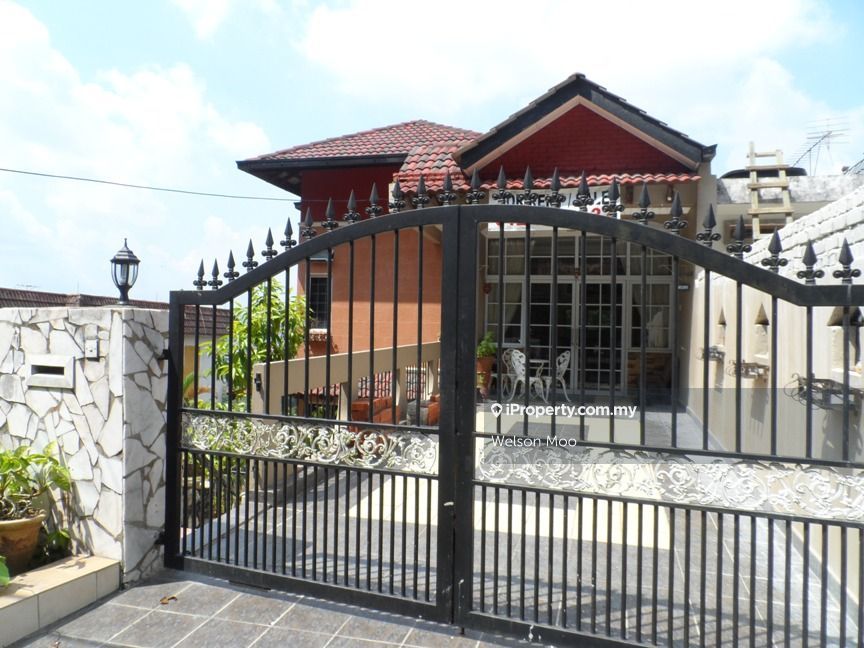 Taman Melawati Semidetached House 8 bedrooms for rent
