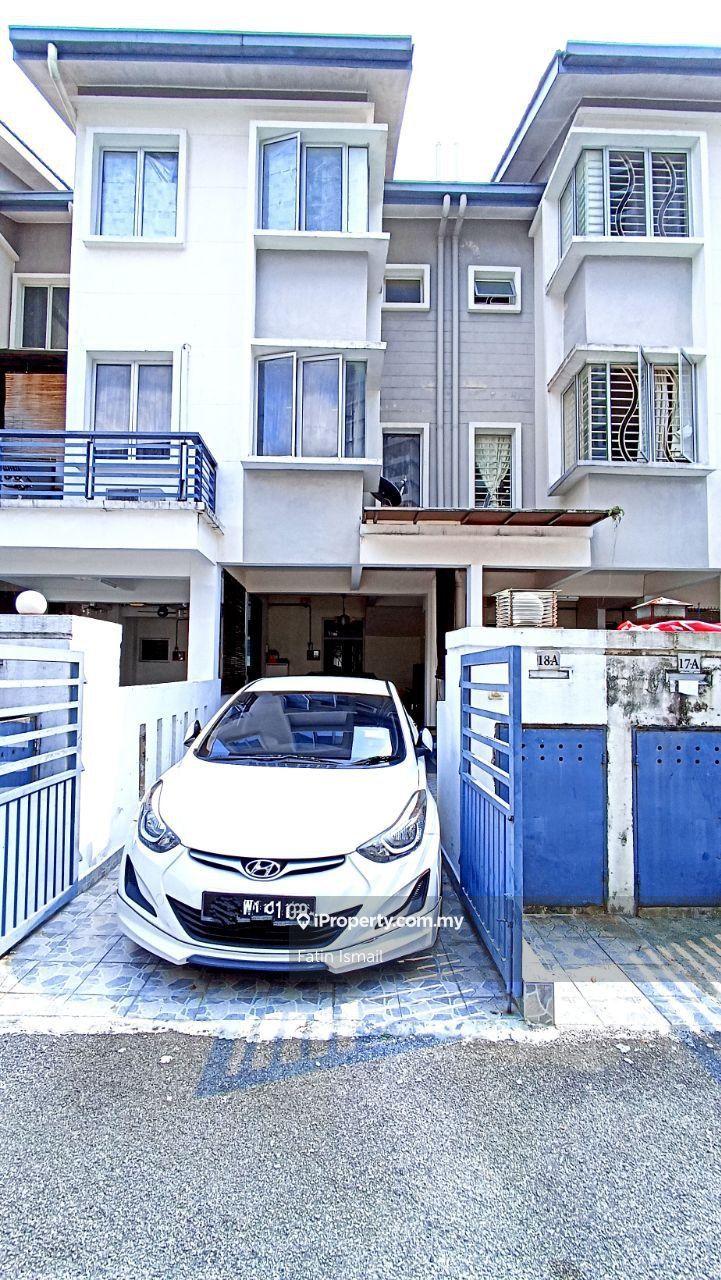 Batu Caves Intermediate Townhouse 3+1 bedrooms for sale