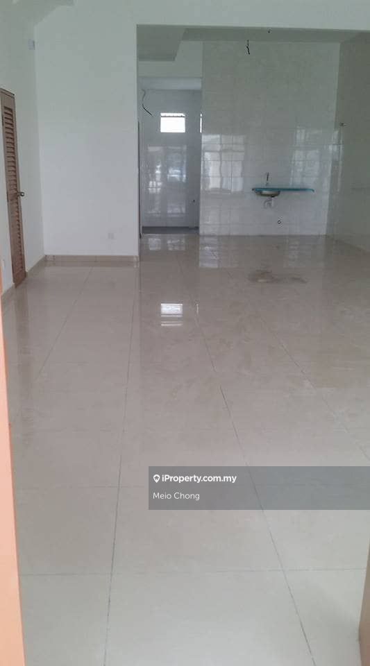2 storey terrace for rent Bandar springhill , Lukut for rent RM1300