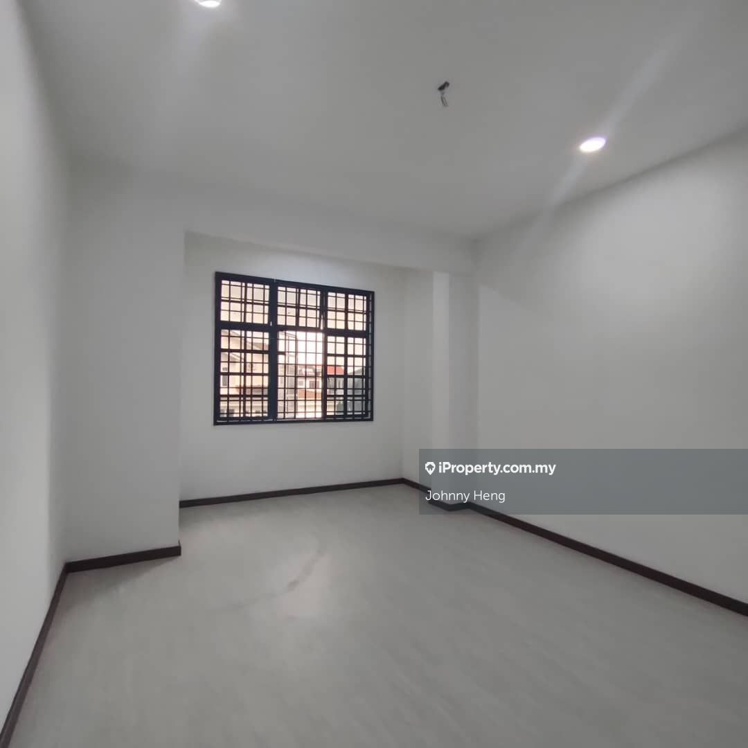 Larkin , Johor Bahru 2sty Terrace/Link House 6 bedrooms for sale