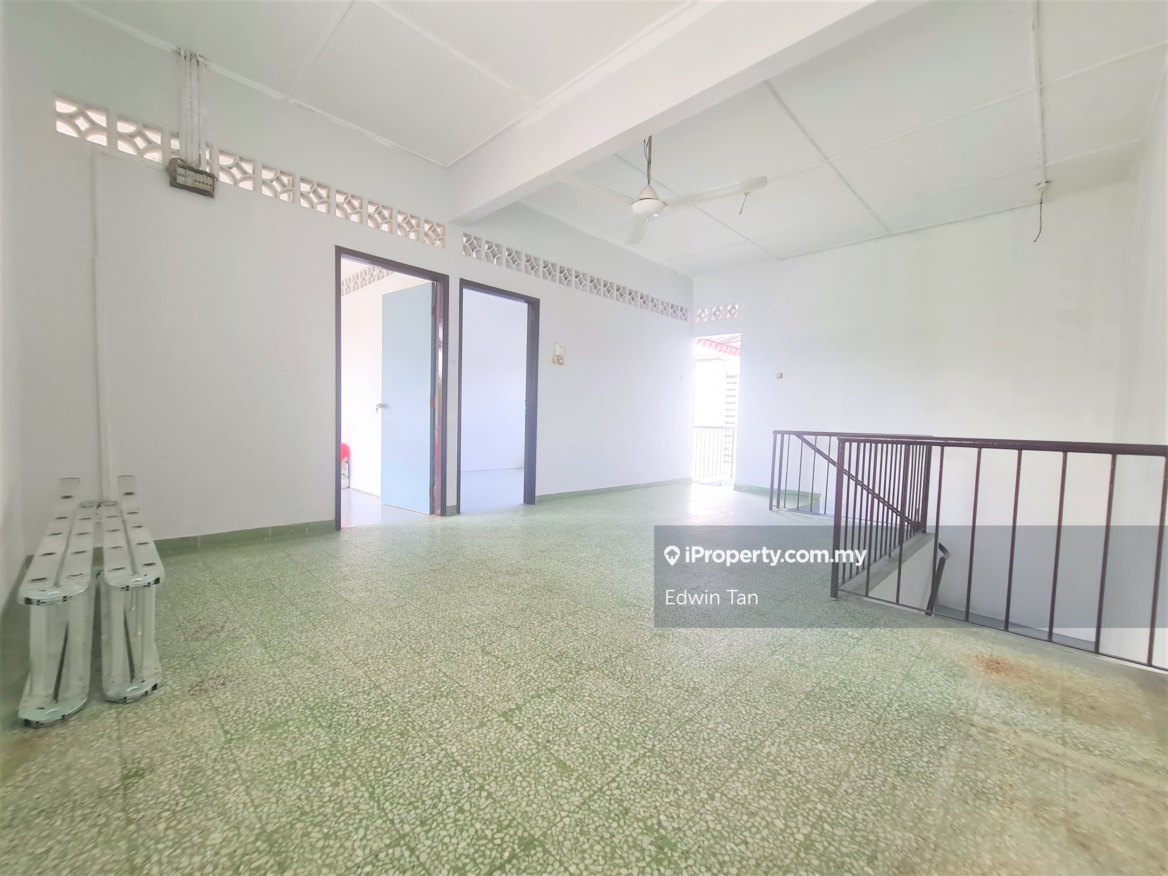 Paramount Garden, Seksyen 20 Seapark, SS2, Petaling Jaya Intermediate Townhouse 3 bedrooms for