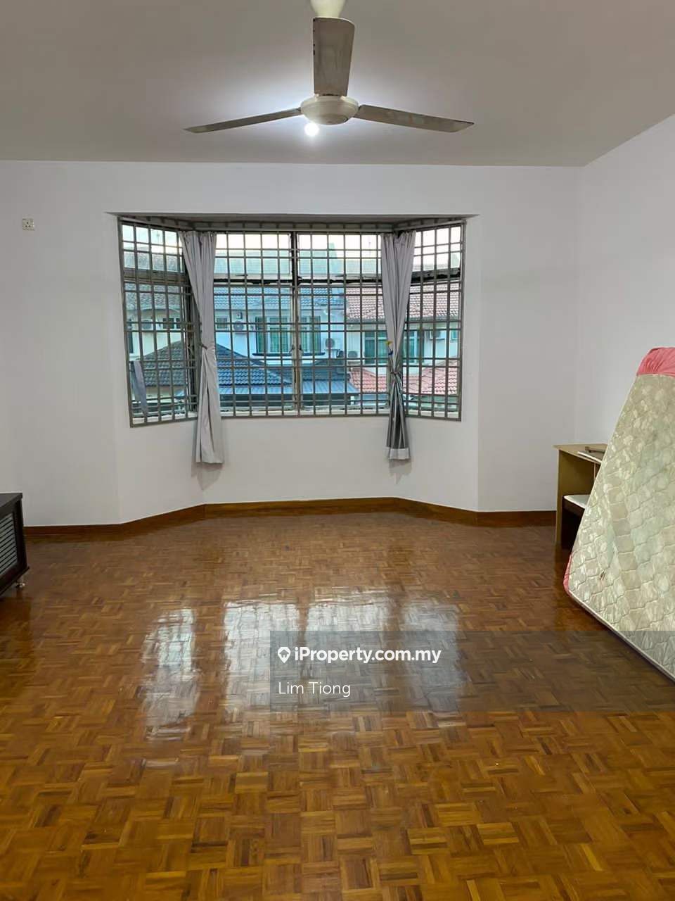 Taman Gaya, Ulu Tiram 2sty Terrace/Link House 4 bedrooms for rent