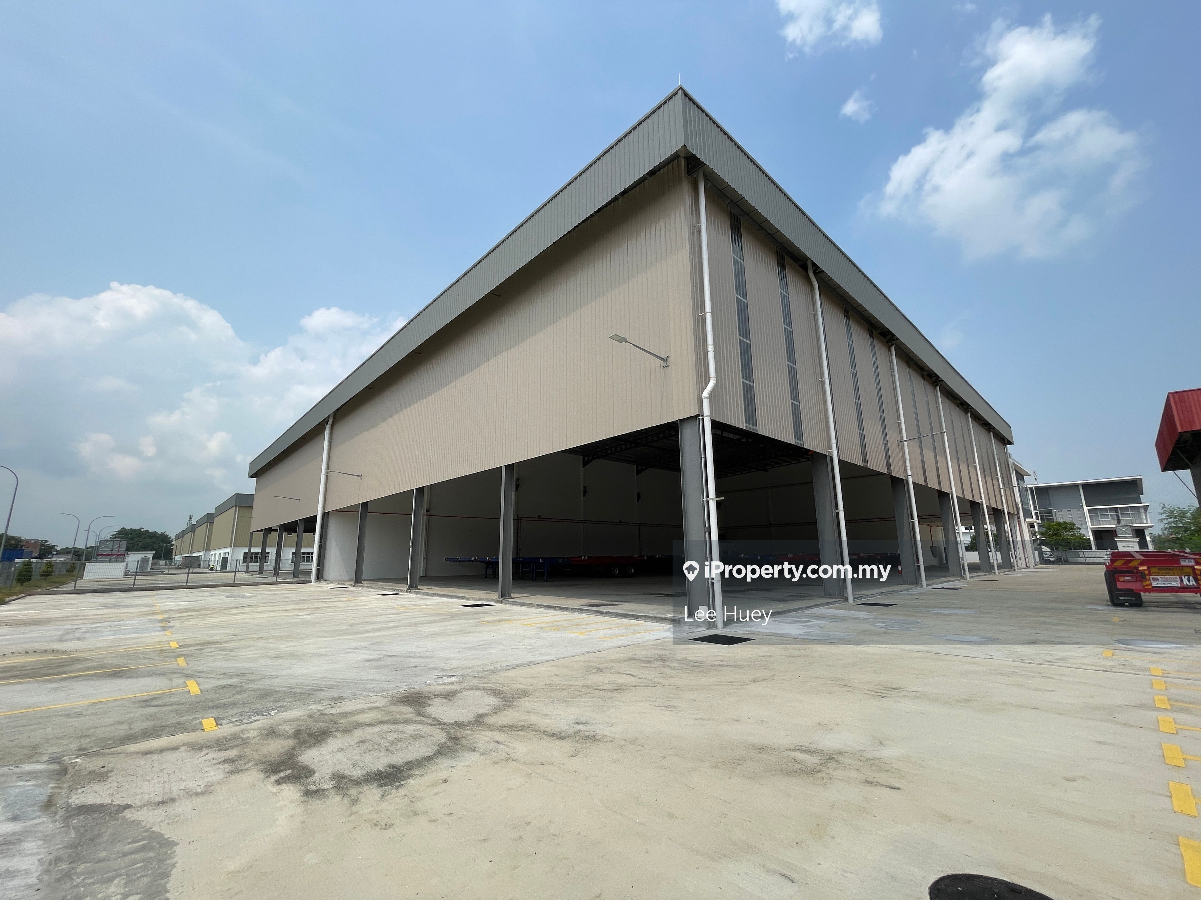Kilang Berkembar/SemiD Factory For Rent in Port Klang /巴生港口半独立式厂房出租