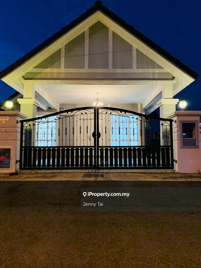 Taman Anjung Gapam, Ayer Keroh, Ayer Keroh Bungalow 4 bedrooms for rent