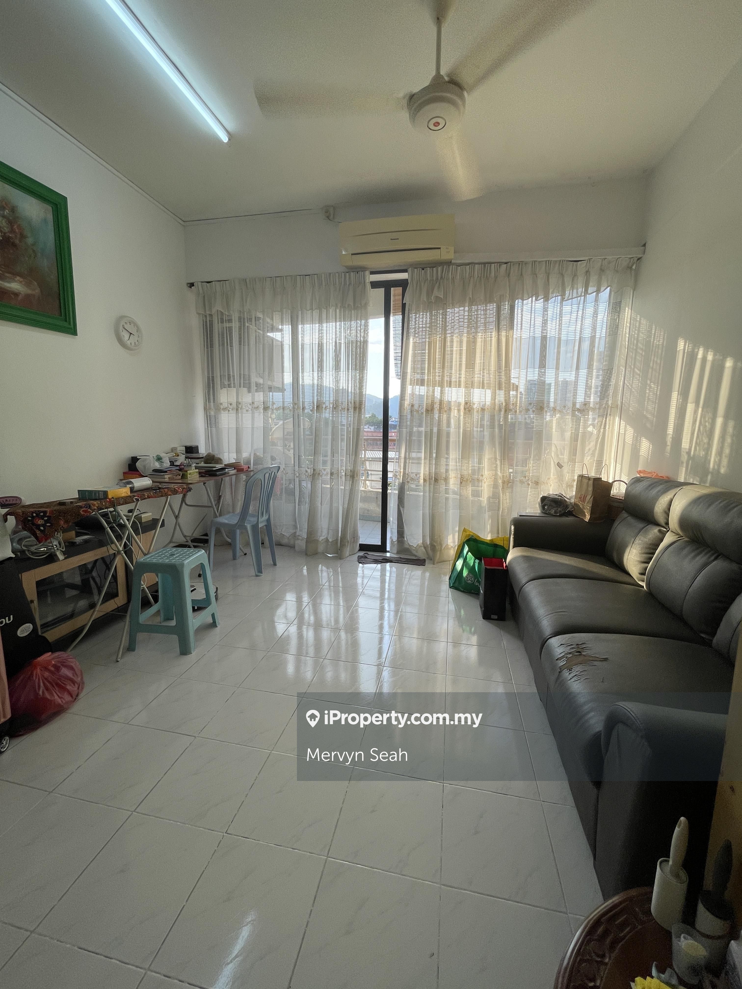 Edgecumbe House Condominium 3 bedrooms for sale in Penang