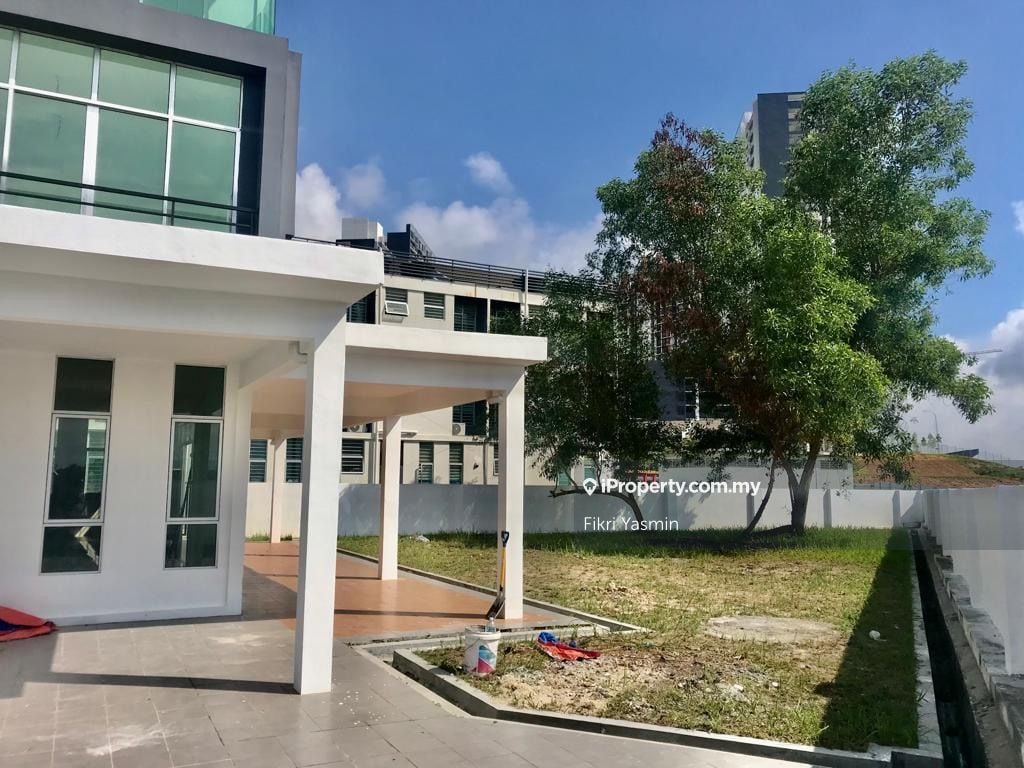 Bangi Avenue, Bangi Corner lot 3sty Terrace/Link House 7 bedrooms for