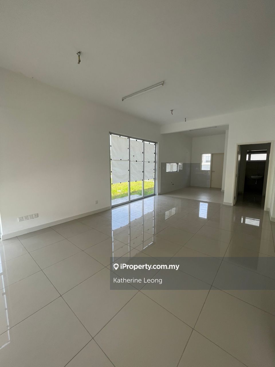 Kot Emerald , Rawang Corner lot 2sty Terrace/Link House 4 bedrooms for