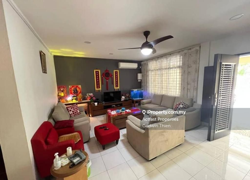 Forda, Kuching Townhouse 5 bedrooms for sale