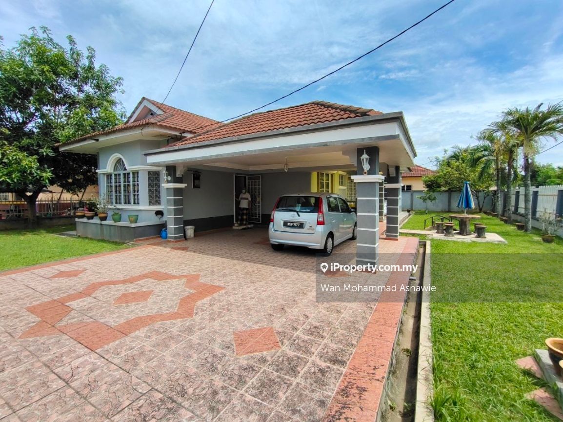Banglo Pasir Tumboh dekat Husm, Kota Bharu