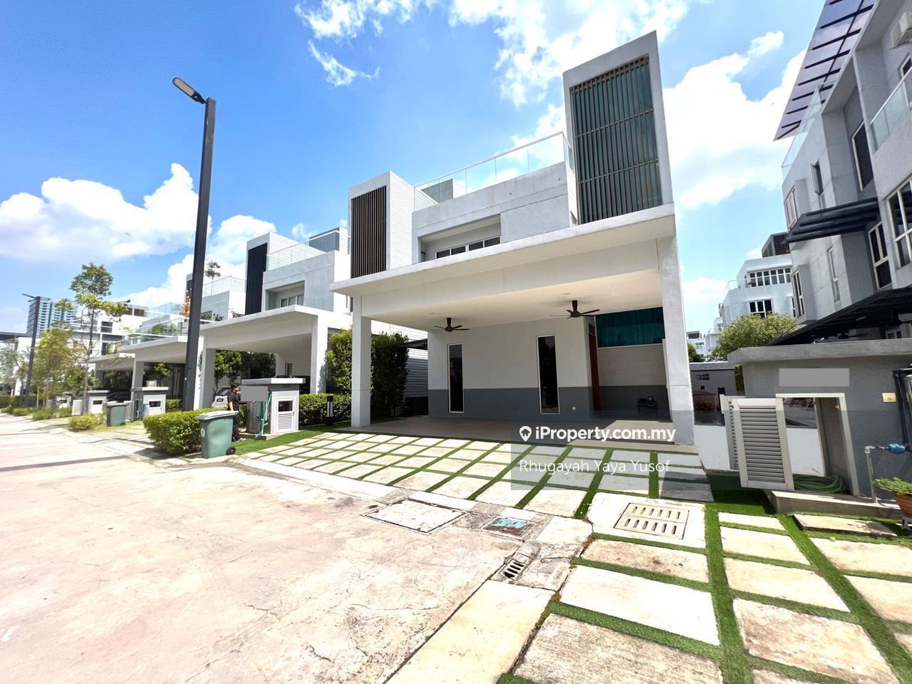 Lakefront Villa Cyberjaya , Cyberjaya Bungalow 4+1 bedrooms for sale