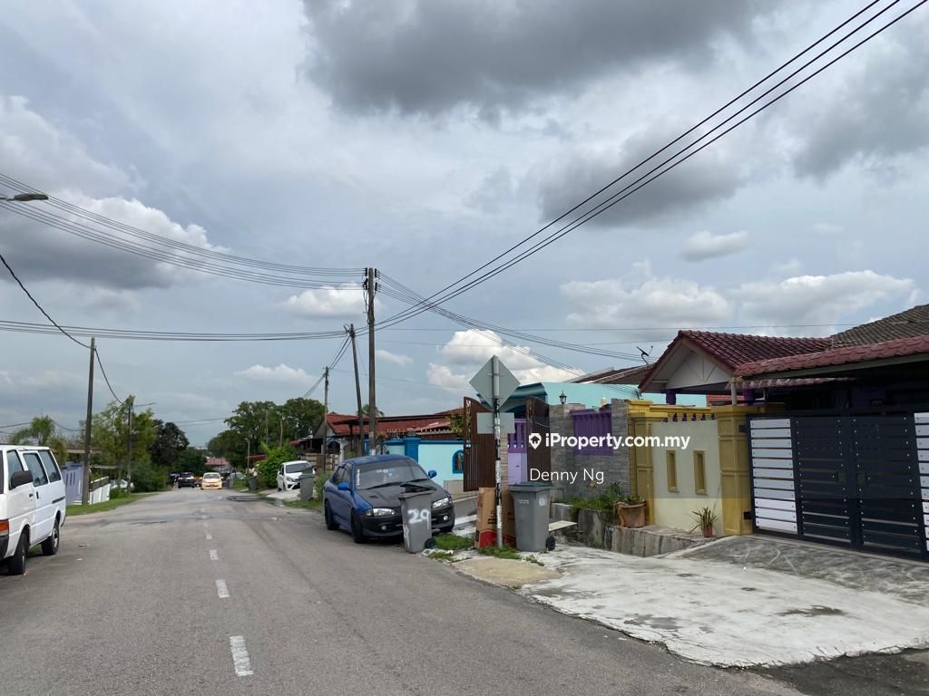 Taman Universiti , Johor Bahru Intermediate 1sty Terrace/Link House 3