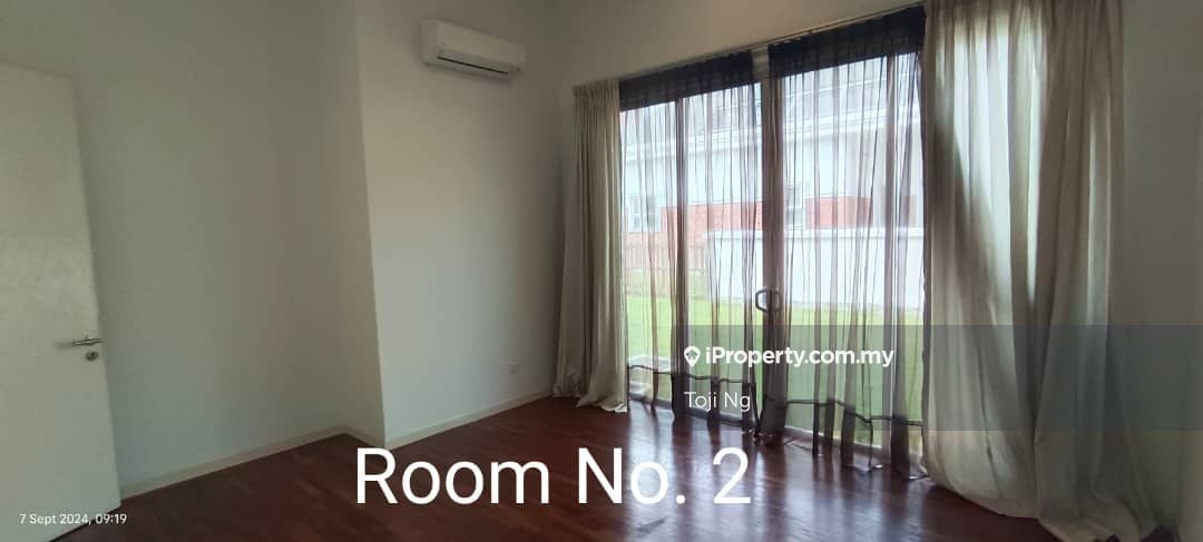 Bungalow in Setia Alam — photo 3 of 17