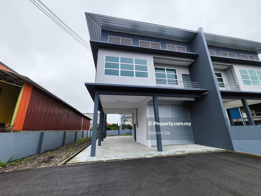 Kuching Semidetached House 4 bedrooms for rent