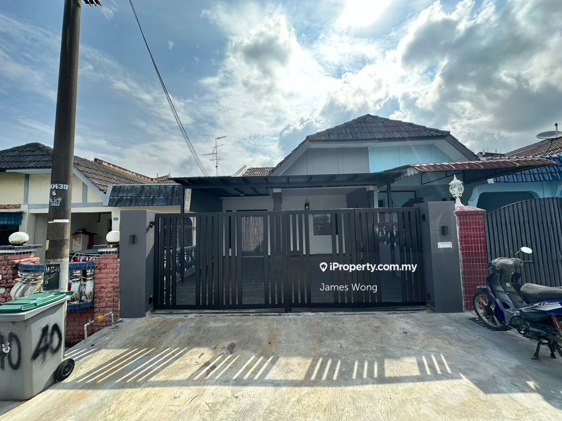 Taman Universiti, Single Storey Terrace House, Skudai for sale