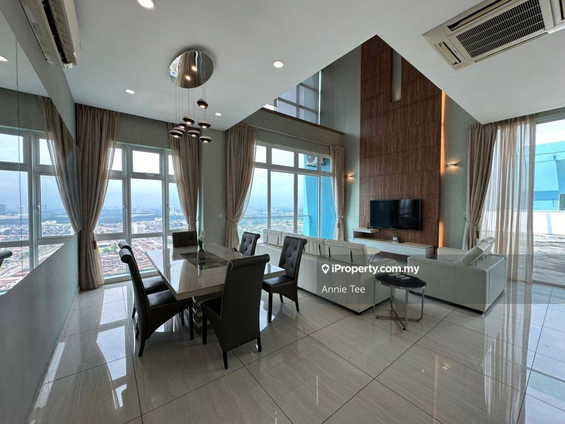 Twin Galaxy Residence/ Penthouse/ 2 Storey With Garden/ Renovated