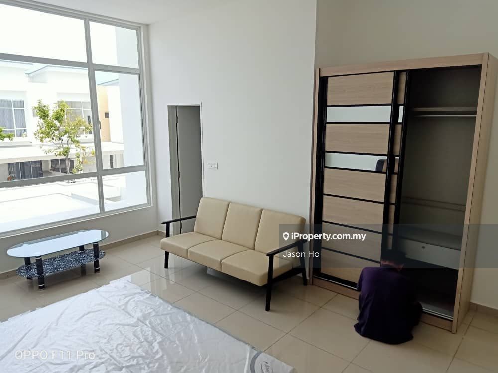 Bandar Sri Sendayan 2sty Terrace/Link House 4 bedrooms for rent