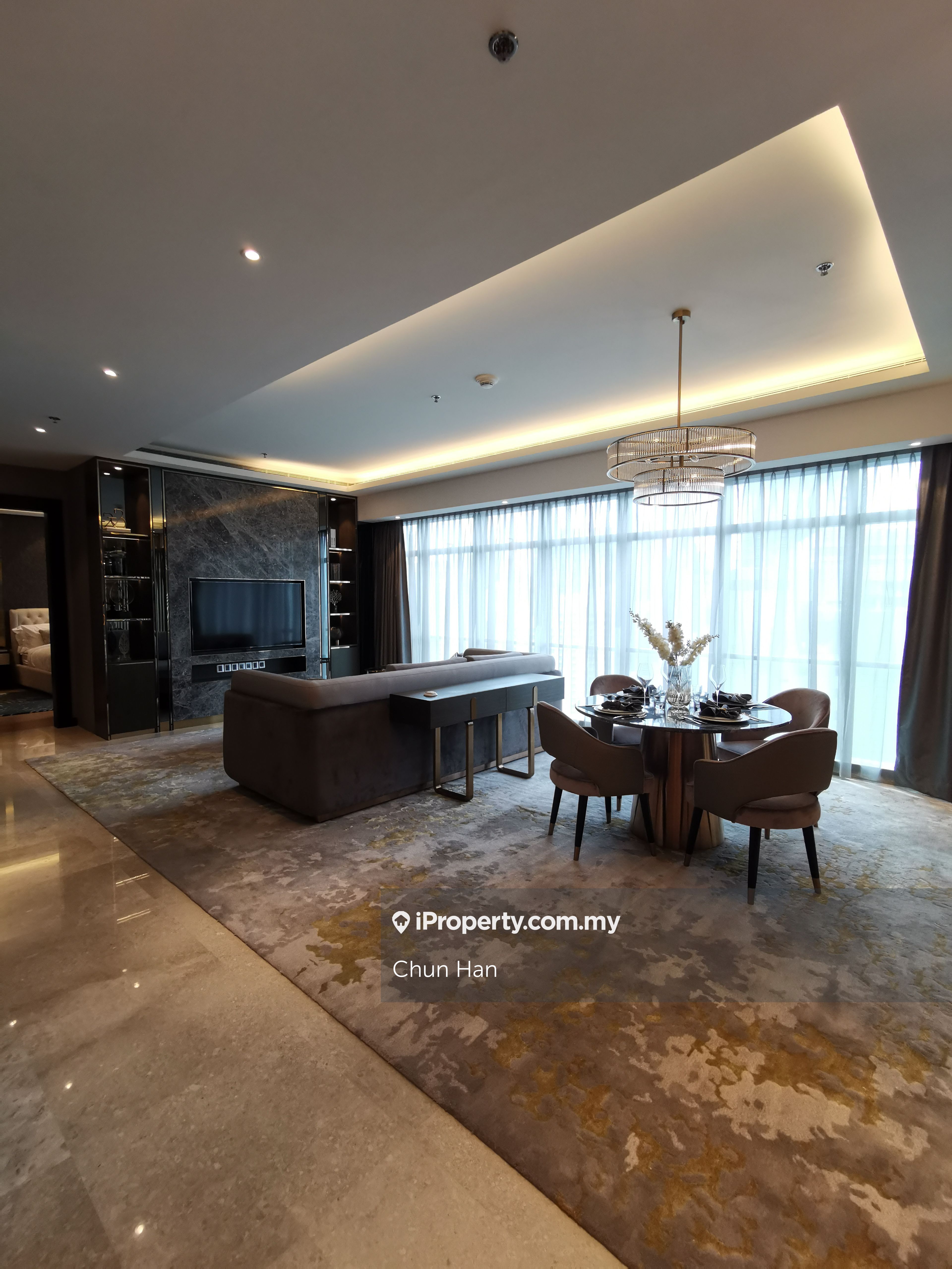 The RitzCarlton Residences Corner lot Serviced Residence 1+1 bedrooms for sale in KLCC, Kuala