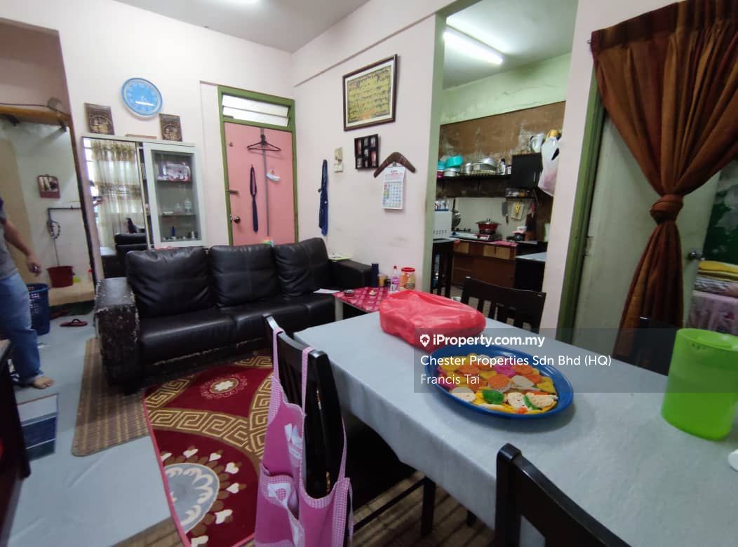 Flat Taman Perling, Taman Perling, Perling
