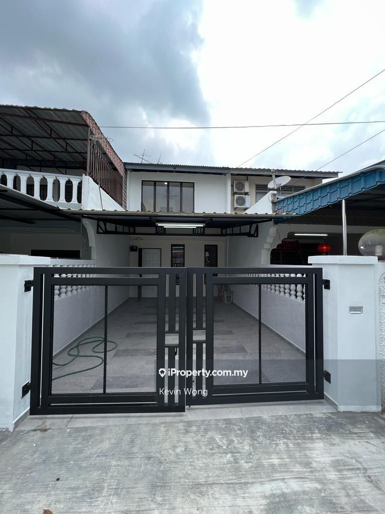 Taman Johor Jaya Jalan Teratai Low cost house, Johor Bahru Intermediate