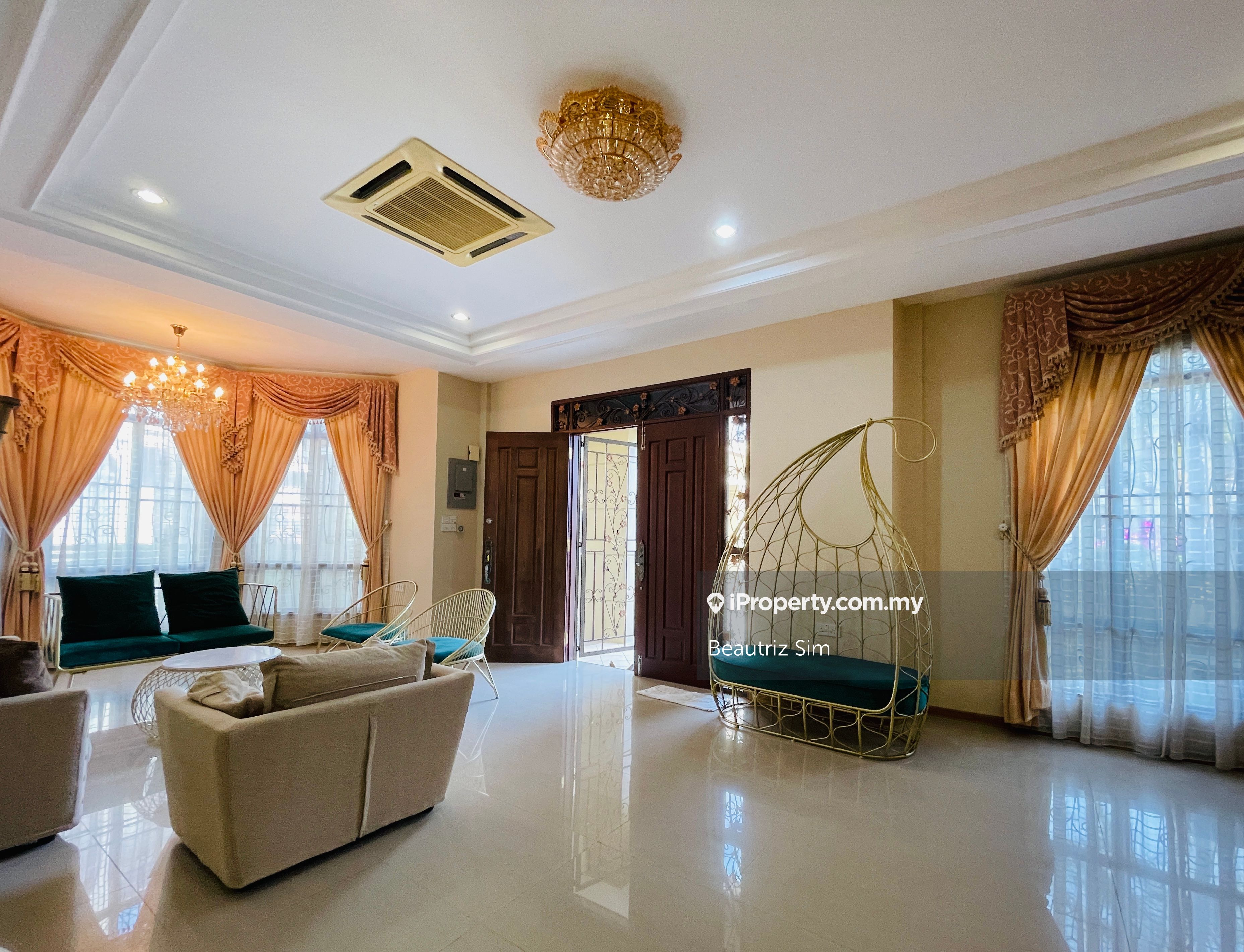 Green Heights, Kuching Semidetached House 4+1 bedrooms for rent