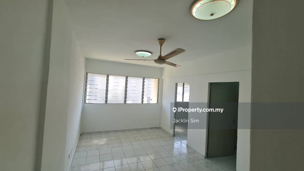 Taman Bendera Flat 2 bedrooms for rent in Sungai Ara, Penang ...