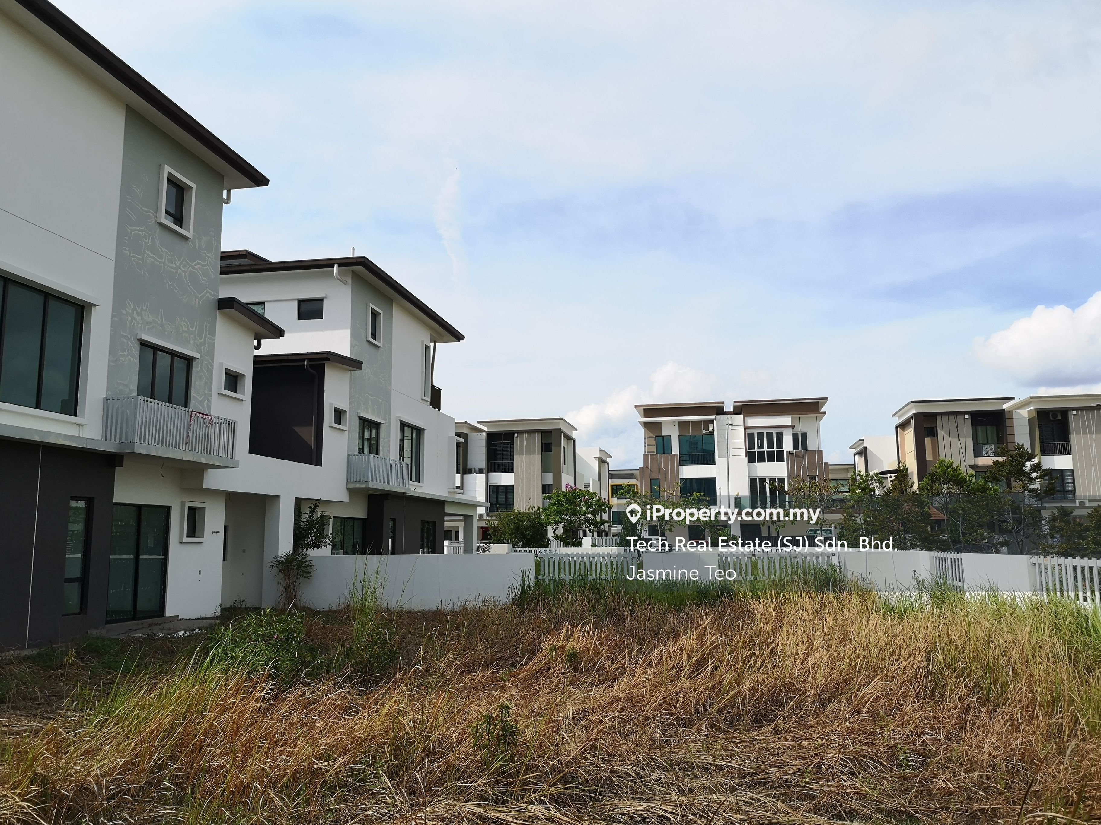 Corner Setia Utama 1, Setia Alam Corner lot Semidetached House 5+1