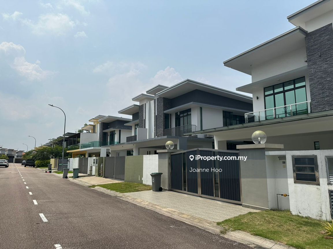 Ada Heights, Johor Bahru Intermediate Cluster House 4+1 bedrooms for