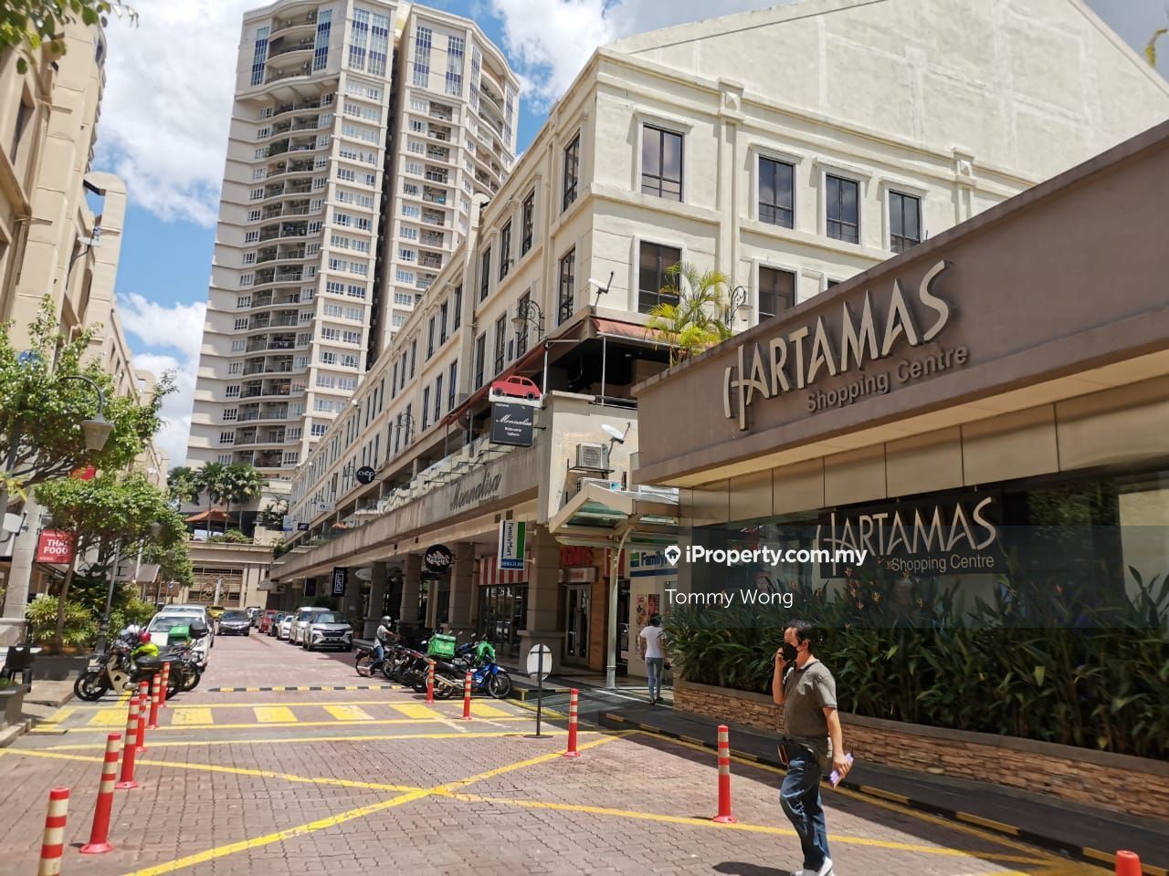 plaza damas ground floor shop with return, taman sri hartamas, Sri