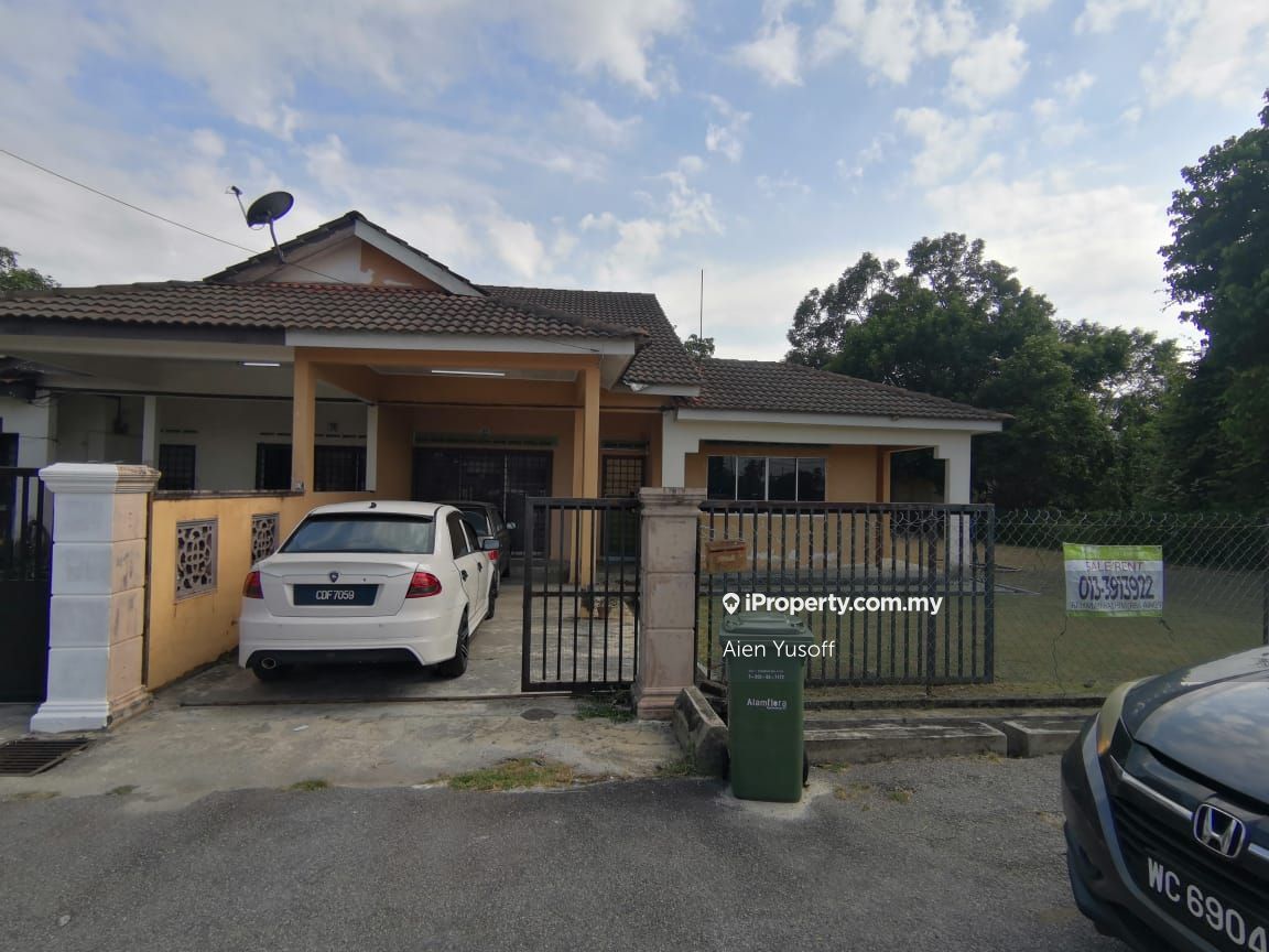 Kuantan Corner lot Semidetached House 3+1 bedrooms for sale