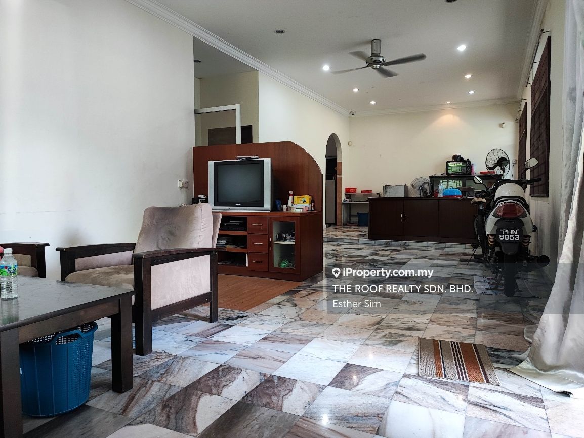 Bungalow house with big compound in Lunas, Lunas for sale RM880000