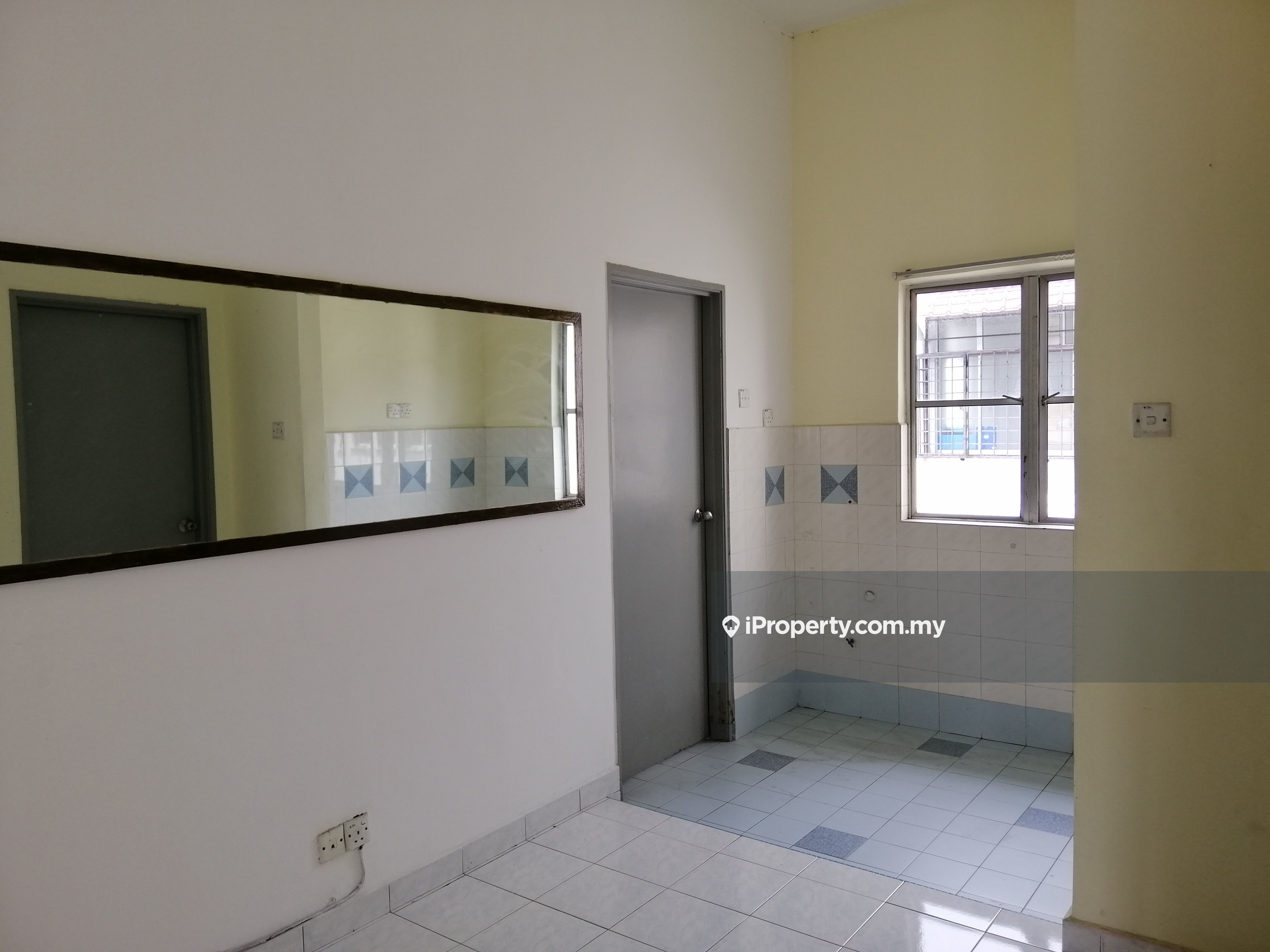 Pangsapuri Salvia Corner Lot Apartment 3 Bedrooms For Sale In Kota Damansara Selangor Iproperty Com My