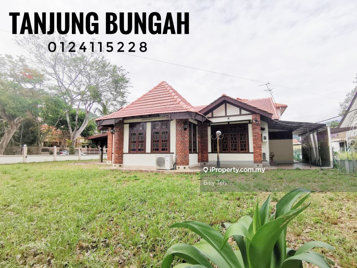 Tanjung Bungah Corner lot Bungalow 4+1 bedrooms for sale