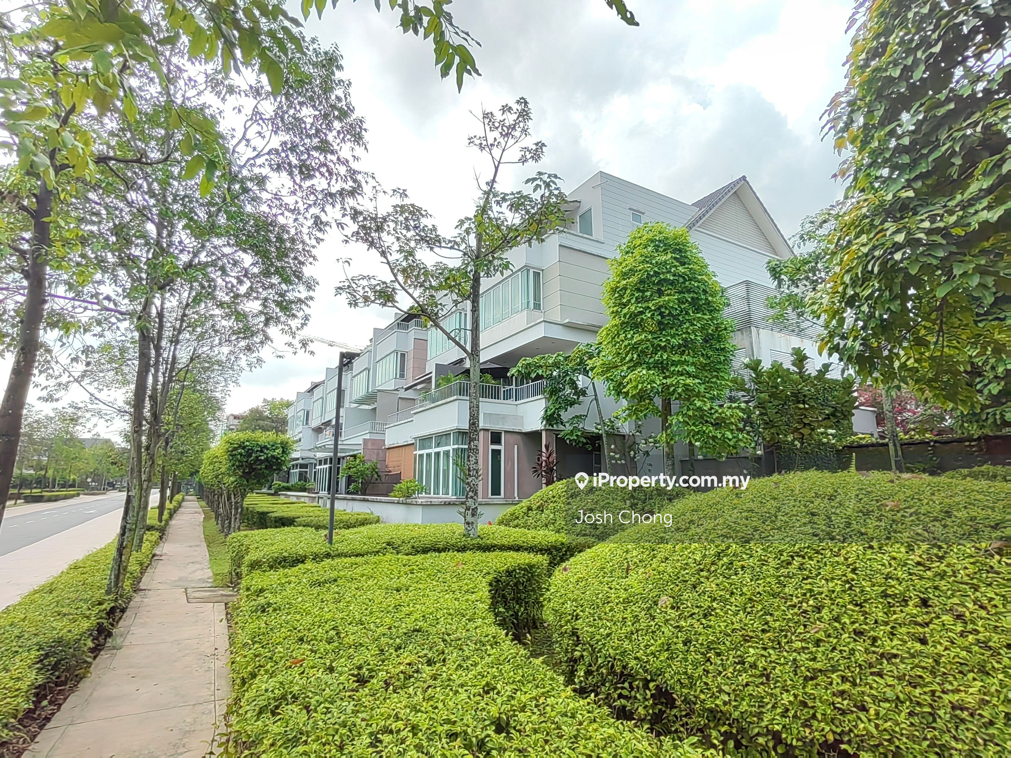 The Glades, Putra Heights End lot Townhouse 3+1 bedrooms for sale