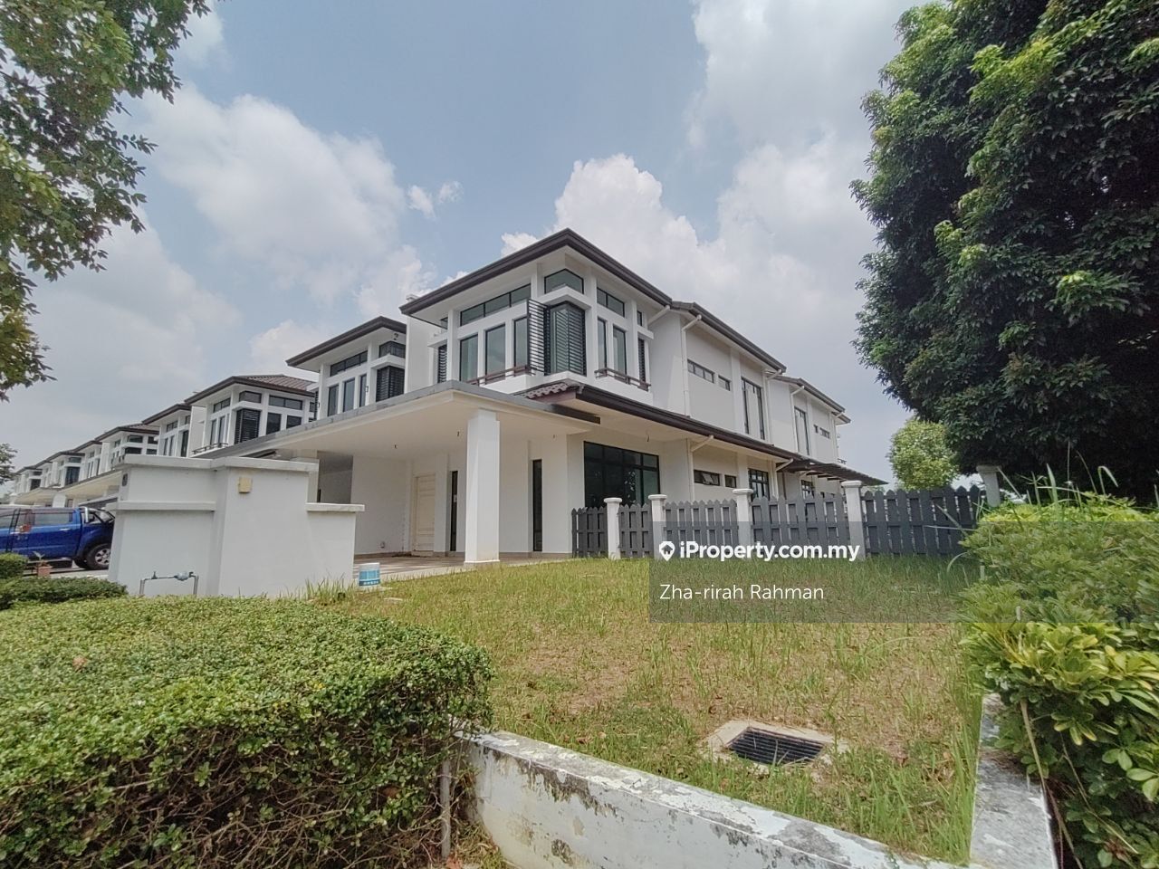 Semenyih Corner lot Semidetached House 4+1 bedrooms for sale