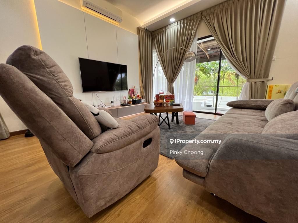 Sungai buloh, Valencia 3sty Terrace/Link House 3+1 bedrooms for rent