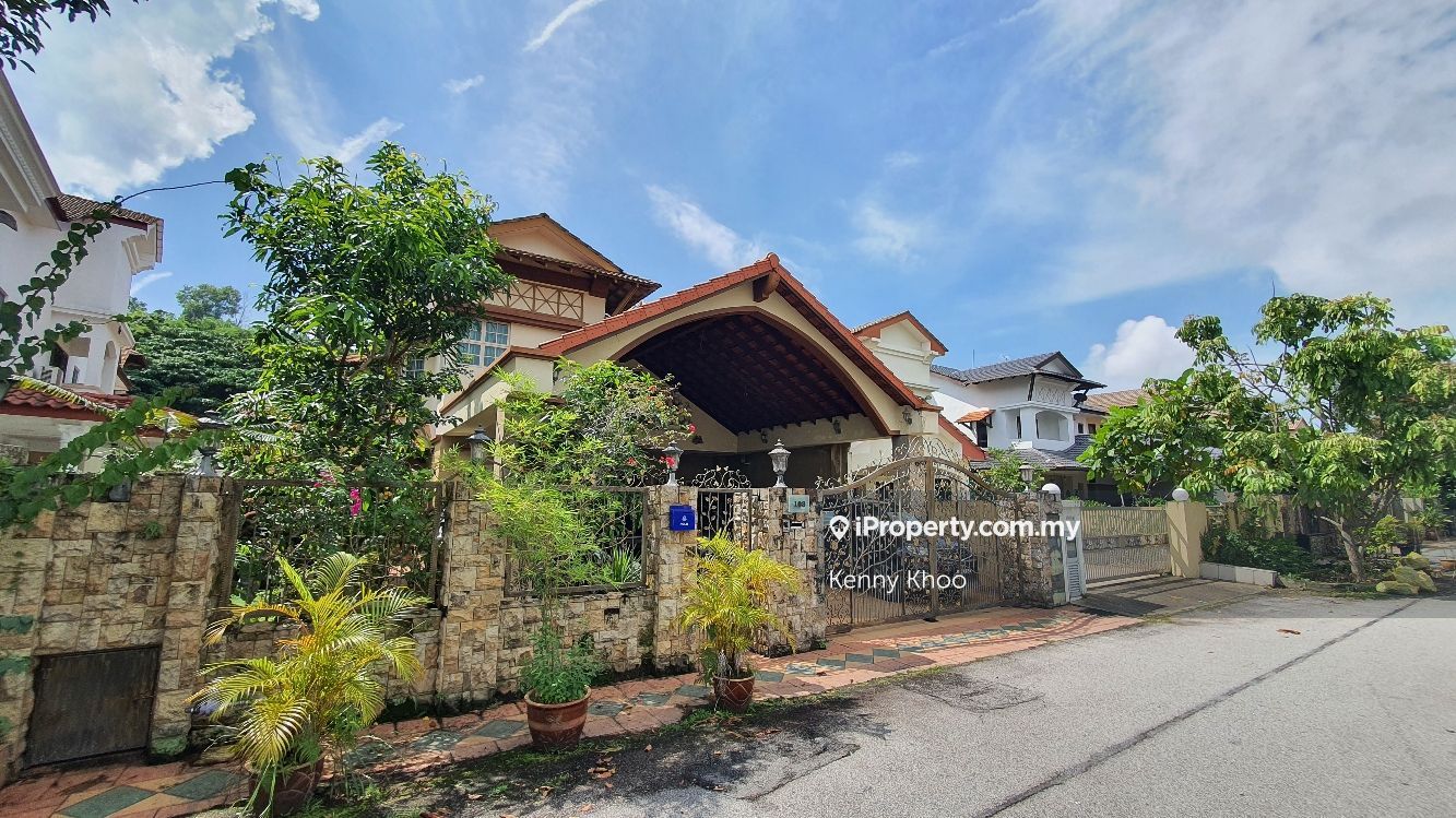 Ukay Perdana, Ampang Intermediate Semidetached House 8 bedrooms for