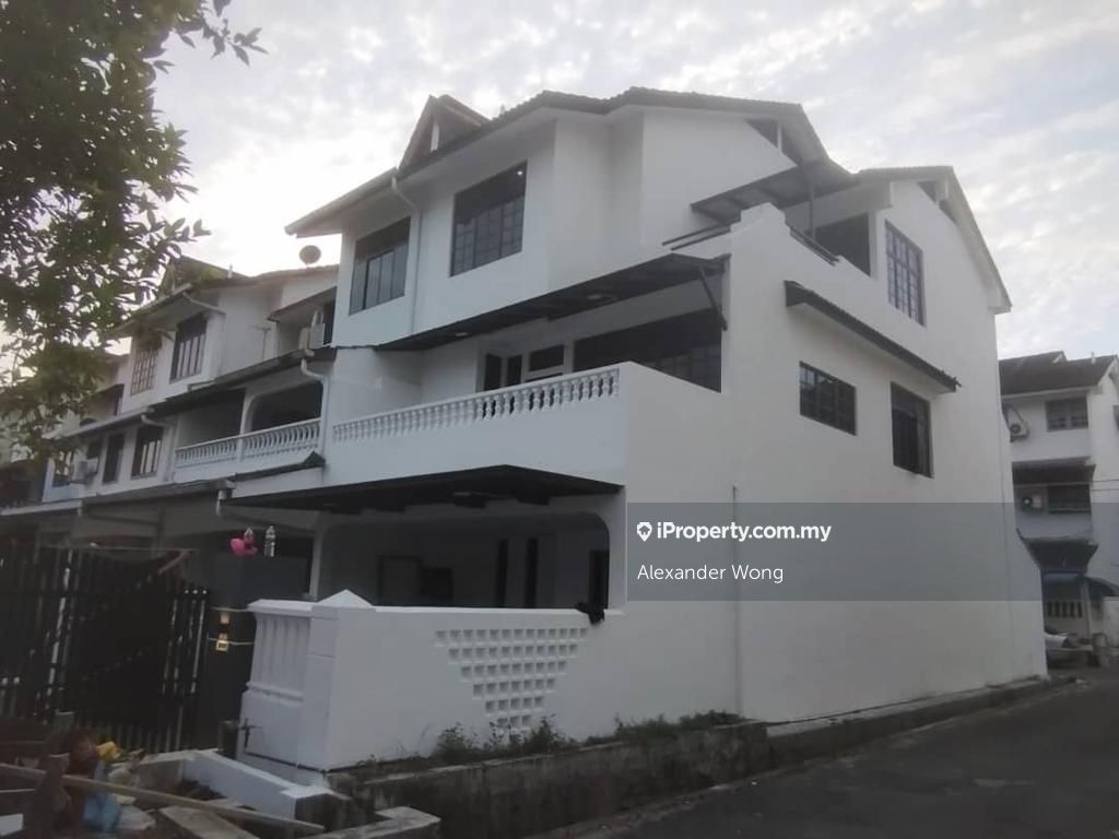 3 Storey Terrace House Taman Suria, JB, Johor Bahru End lot 3sty