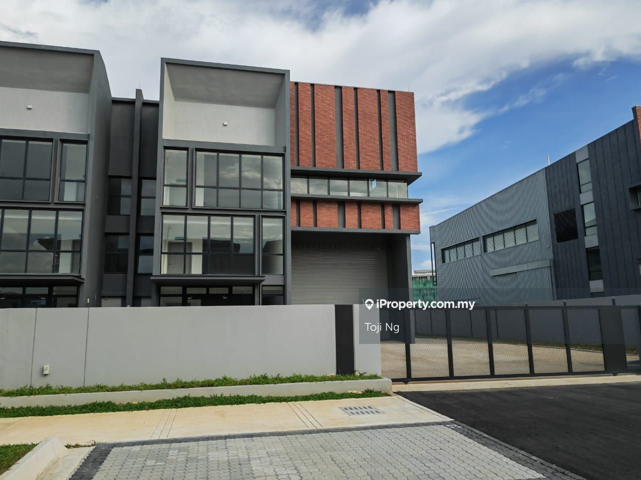 Semi-D Factory in Shah Alam — photo 2 of 8